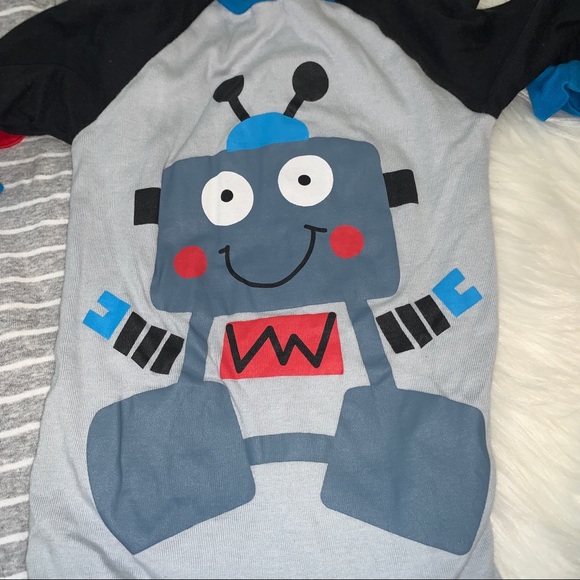 Carter’s/Gerber jumpsuit bundle - 6 months - Picture 3 of 9